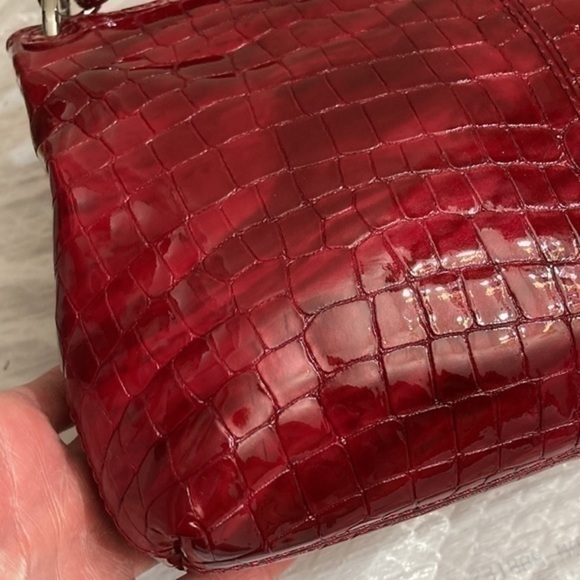 Brighton red shiny embossed leather messenger bag - Picture 6 of 14